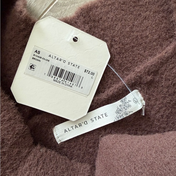NWT Altar'd State Brown Cropped V-Neck Boucle Sweater Size L $72 Retail - Picture 3 of 3